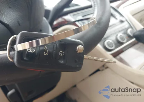 2013 Volkswagen Passat 2.5L Sel z USA, uszkodzony, nr VIN 1VWCP7A31DC036209